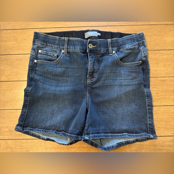 Torrid Bombshell Premium Stretch High-Rise Short Women’s Size 14 Slim Fit Dark - Picture 1 of 12